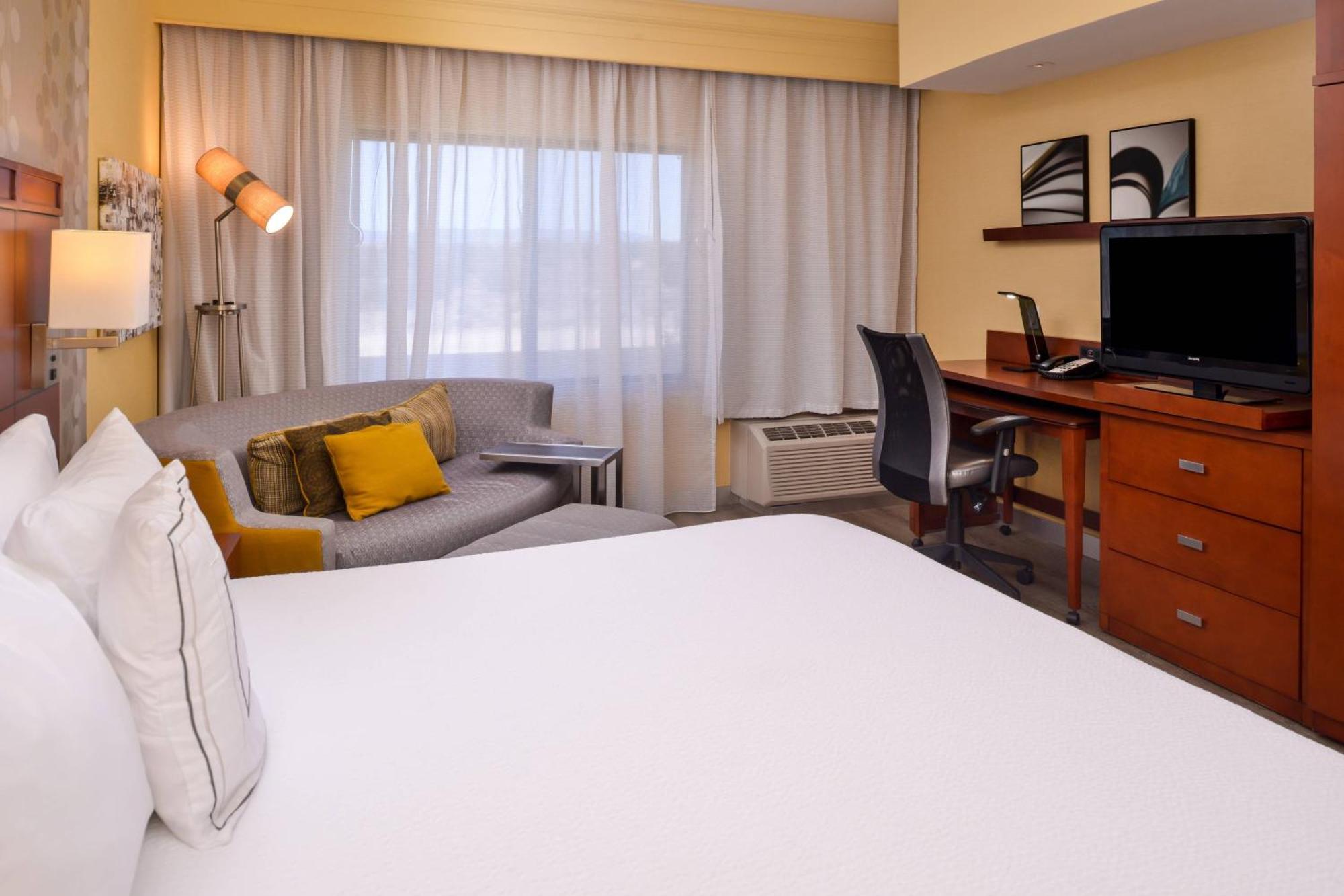 Courtyard By Marriott Victorville Hesperia Exterior foto